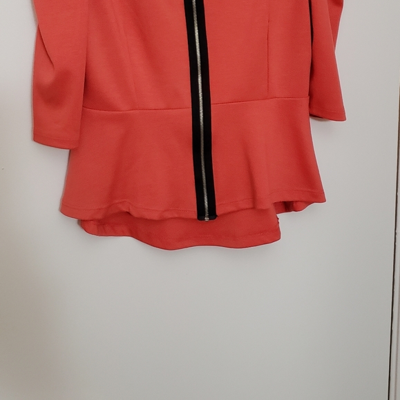 Blouse, poofy sleaves. Orange color. - Picture 2 of 3